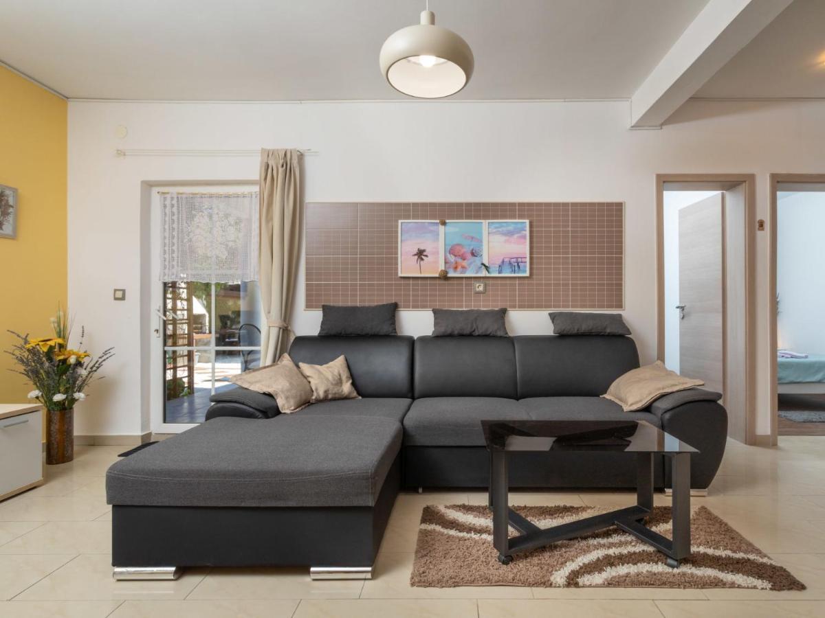 Holiday Home Mikac - MLK136 Dobrinj Zewnętrze zdjęcie