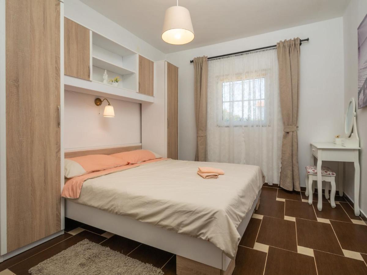 Holiday Home Mikac - MLK136 Dobrinj Zewnętrze zdjęcie